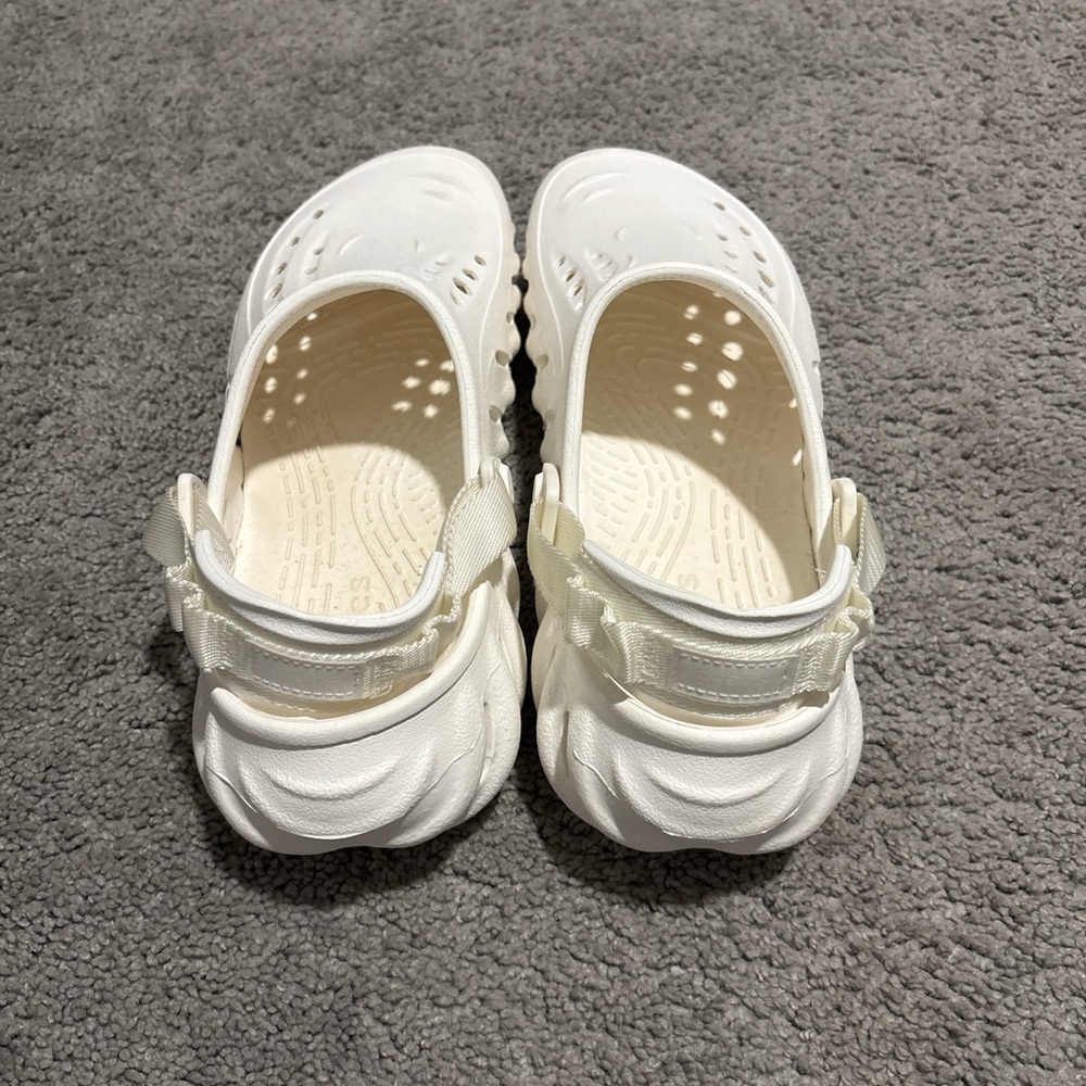 Crocs White Clogs - Picture 4 of 5